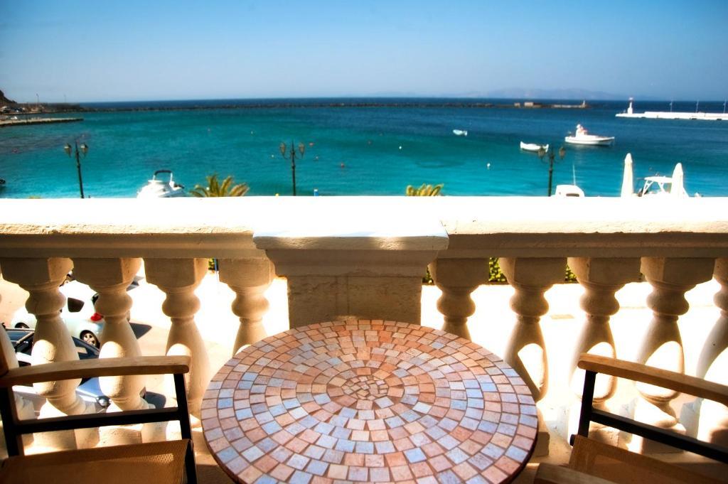 Avra Hotel Tínos エクステリア 写真